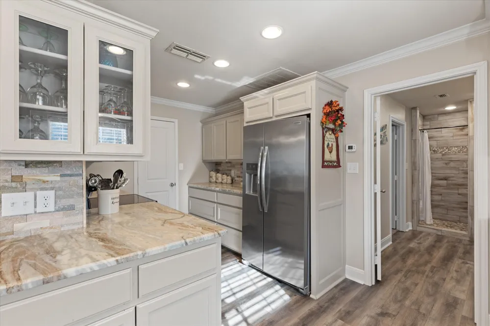 2118 W Lake Drive Gladewater, TX 75647