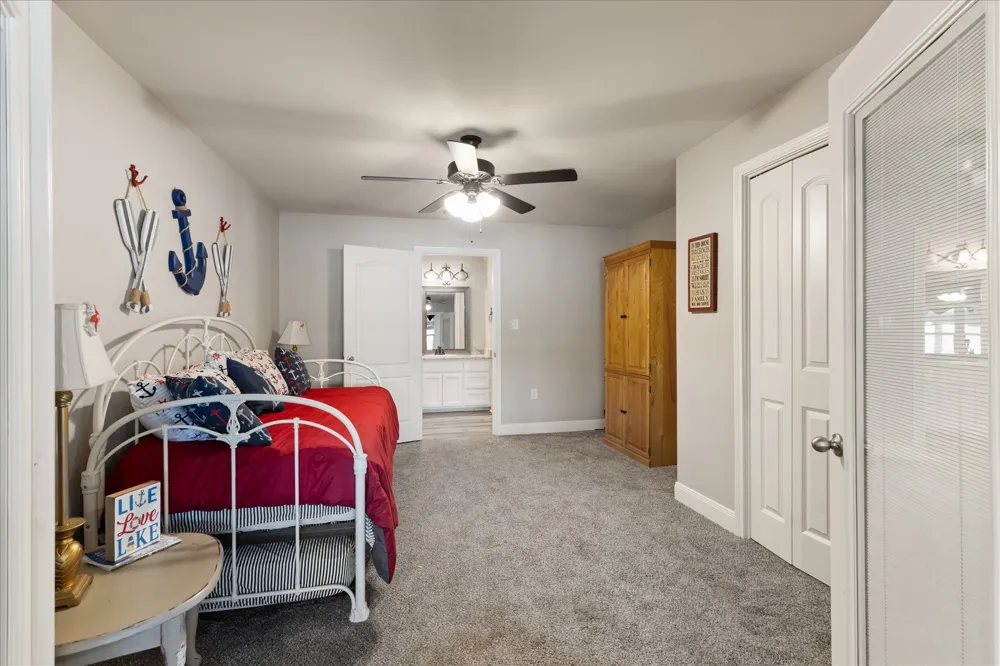 2118 W Lake Drive Gladewater, TX 75647