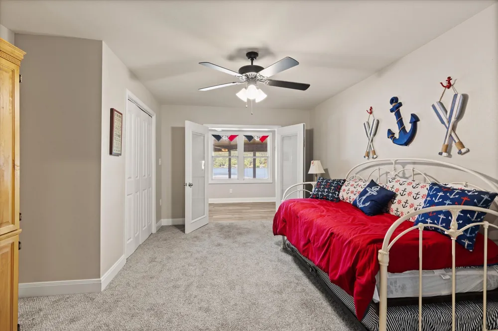 2118 W Lake Drive Gladewater, TX 75647