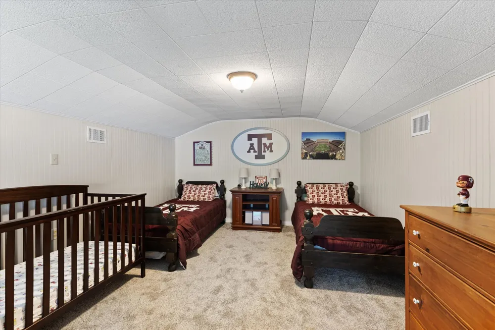 2118 W Lake Drive Gladewater, TX 75647