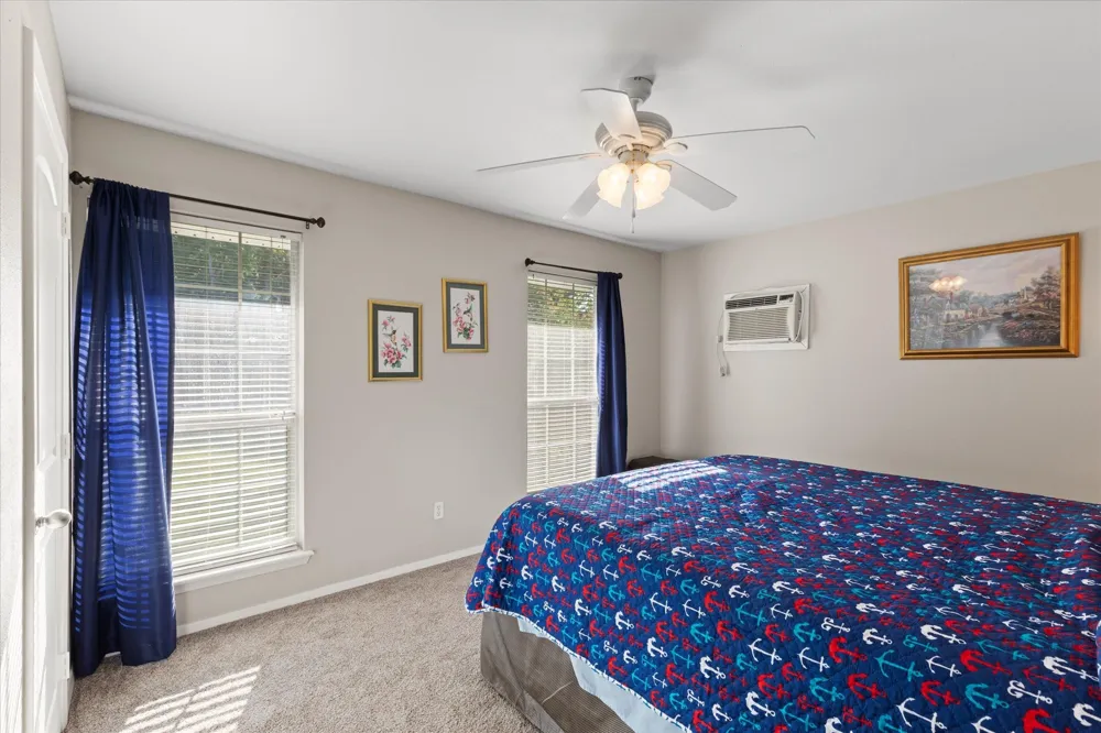 2118 W Lake Drive Gladewater, TX 75647