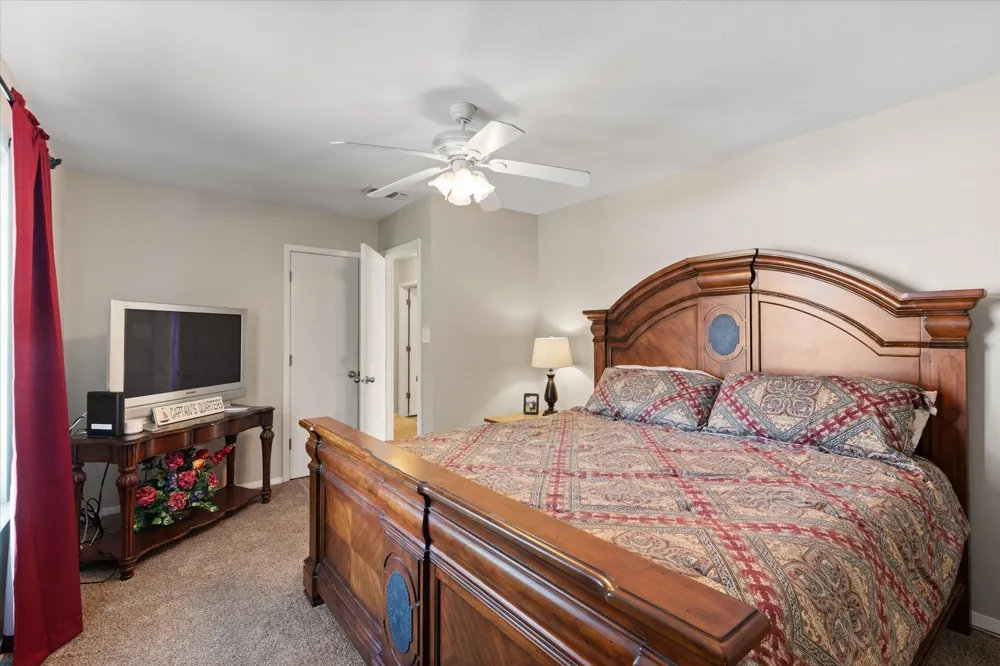 2118 W Lake Drive Gladewater, TX 75647