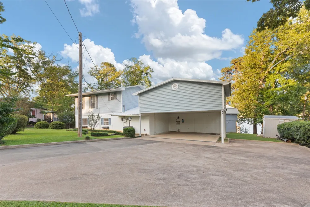 2118 W Lake Drive Gladewater, TX 75647