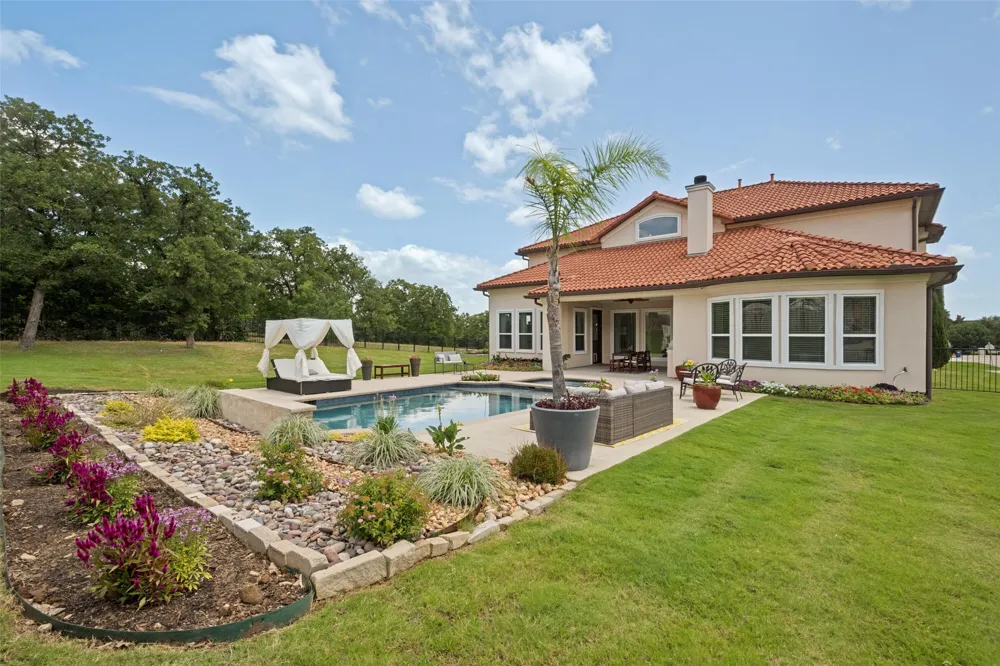 2501 Oak Bluff Drive Corinth, TX 76210