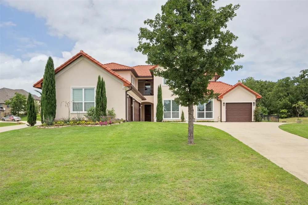2501 Oak Bluff Drive Corinth, TX 76210