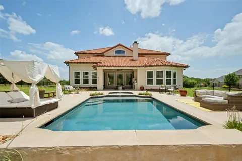 2501 Oak Bluff Drive
