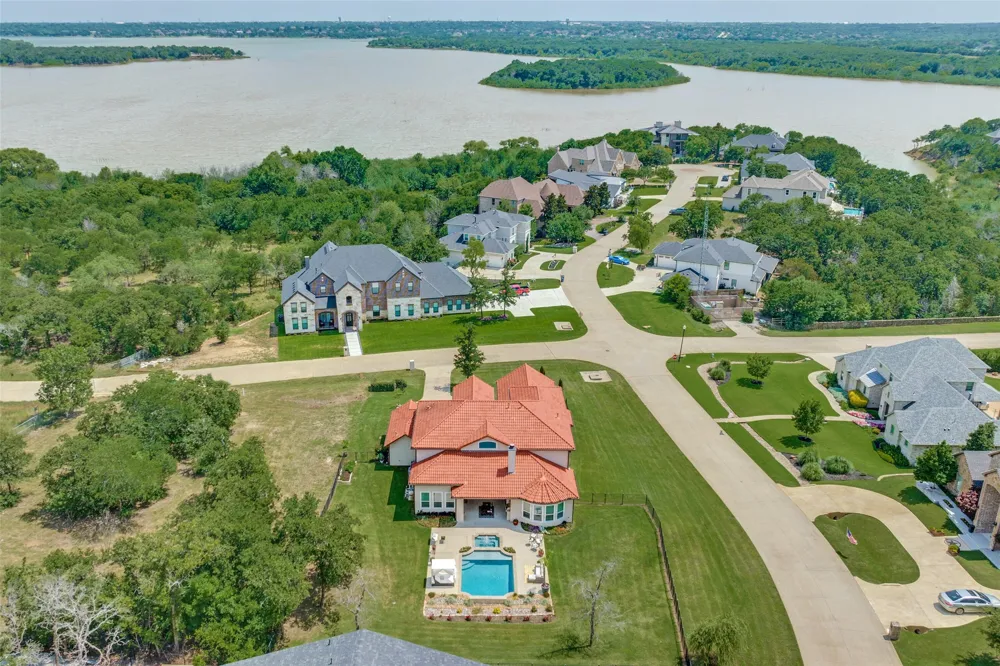 2501 Oak Bluff Drive Corinth, TX 76210