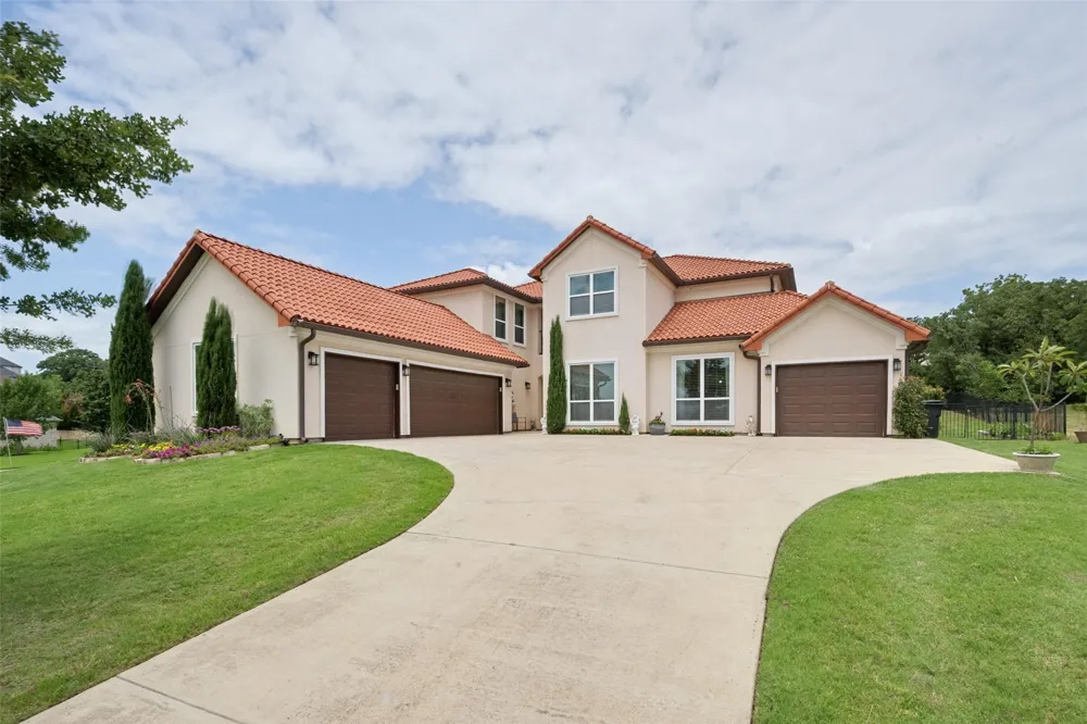2501 Oak Bluff Drive Corinth, TX 76210