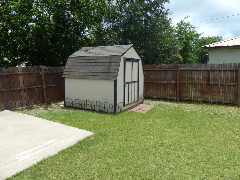 1801 Pine Brady, TX 76825