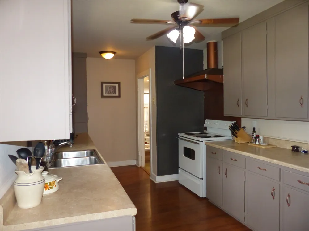 1801 Pine Brady, TX 76825