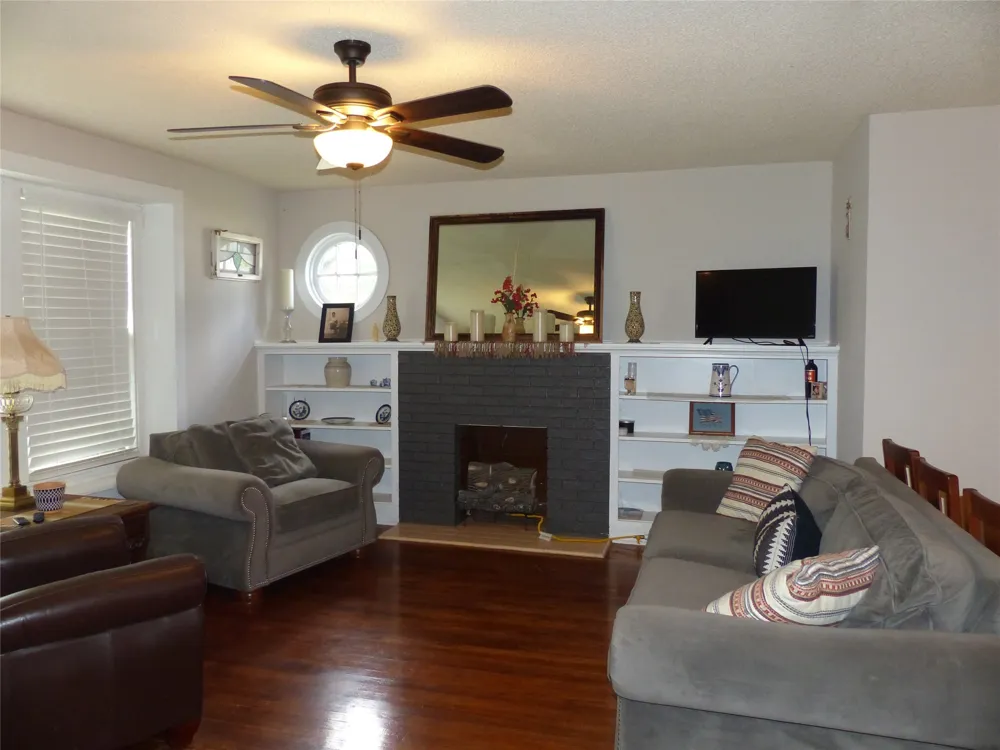 1801 Pine Brady, TX 76825