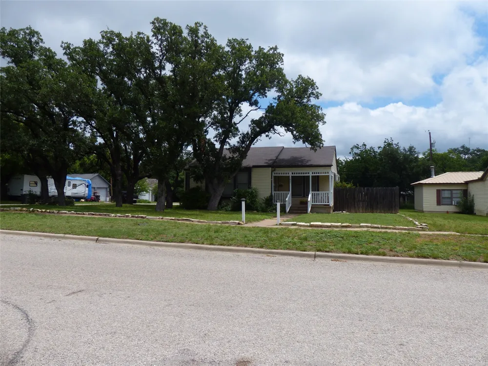1801 Pine Brady, TX 76825
