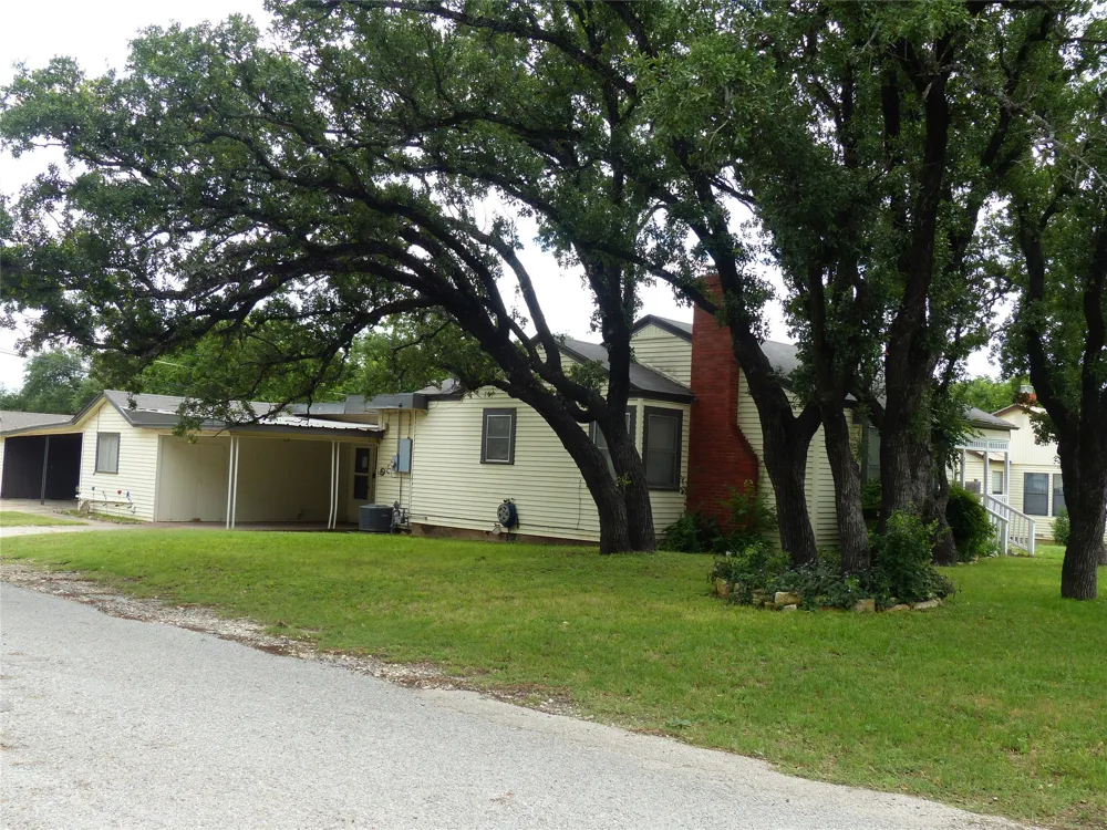 1801 Pine Brady, TX 76825