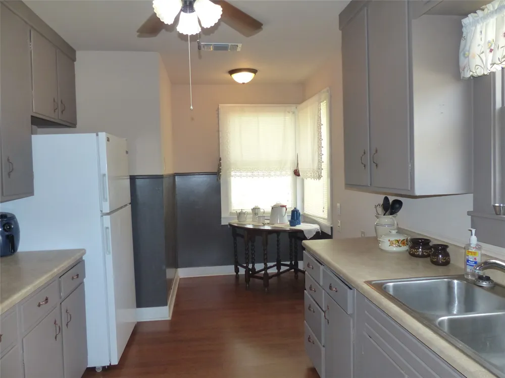 1801 Pine Brady, TX 76825