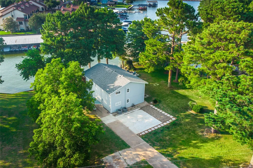 2100 Mason Lane Tool, TX 75143