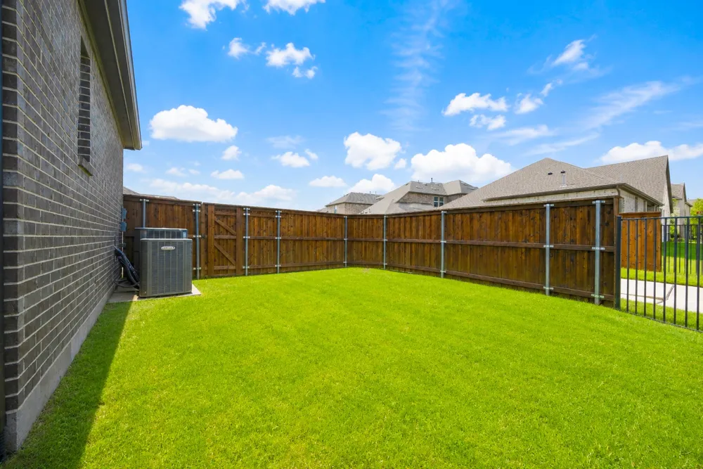 1571 Amesbury Way Farmers Branch, TX 75234