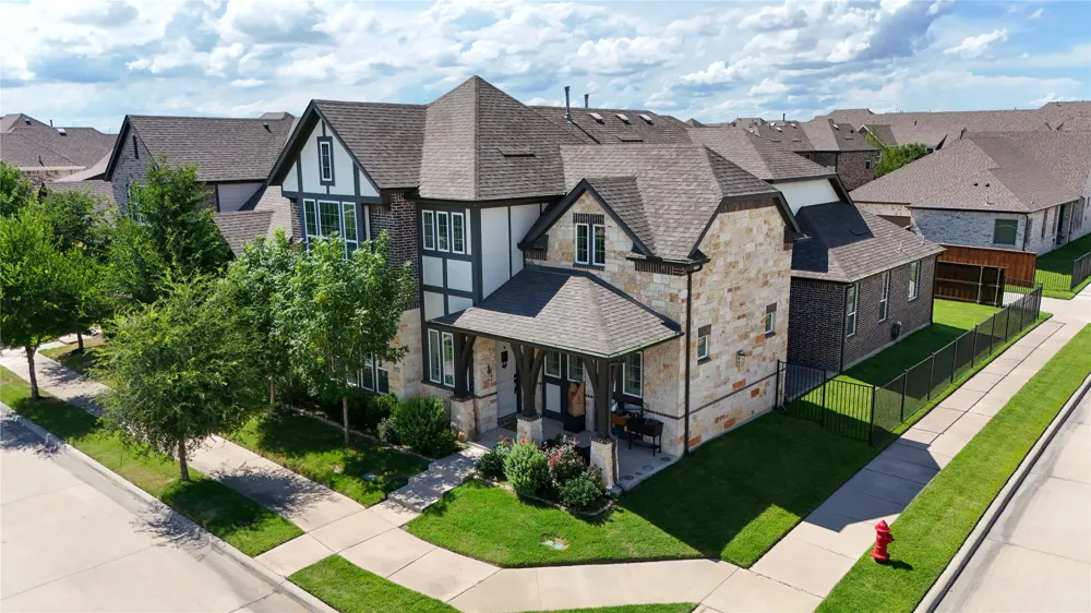 1571 Amesbury Way Farmers Branch, TX 75234