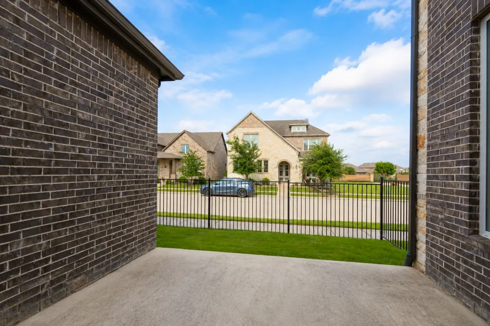 1571 Amesbury Way Farmers Branch, TX 75234
