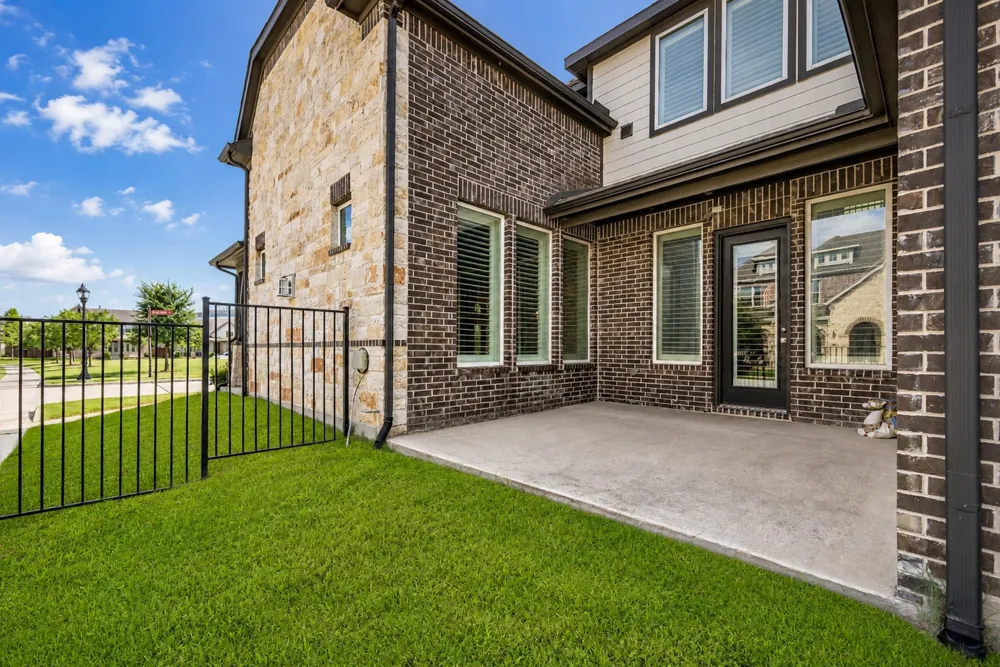 1571 Amesbury Way Farmers Branch, TX 75234