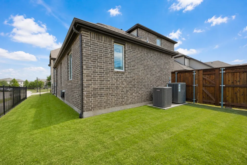 1571 Amesbury Way Farmers Branch, TX 75234