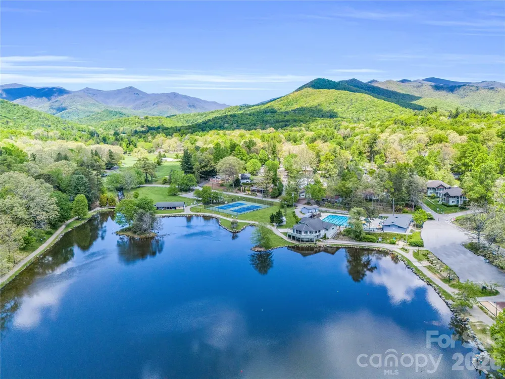 66 Tudor Way Black Mountain, NC 28711