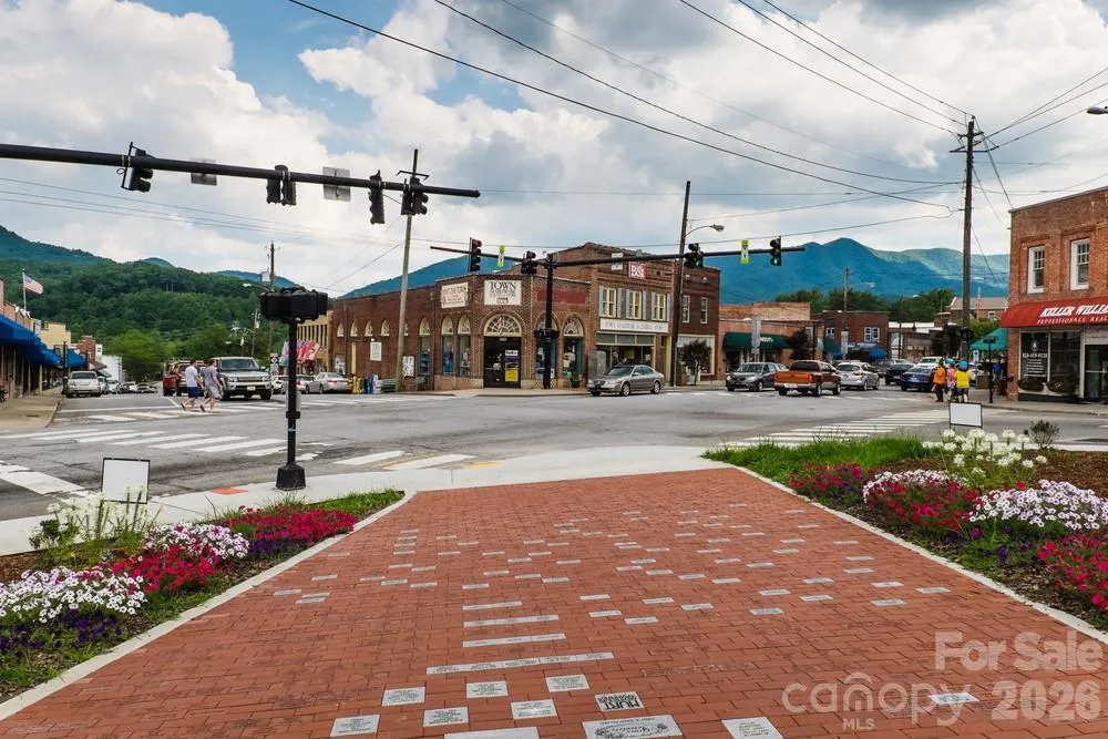 66 Tudor Way Black Mountain, NC 28711