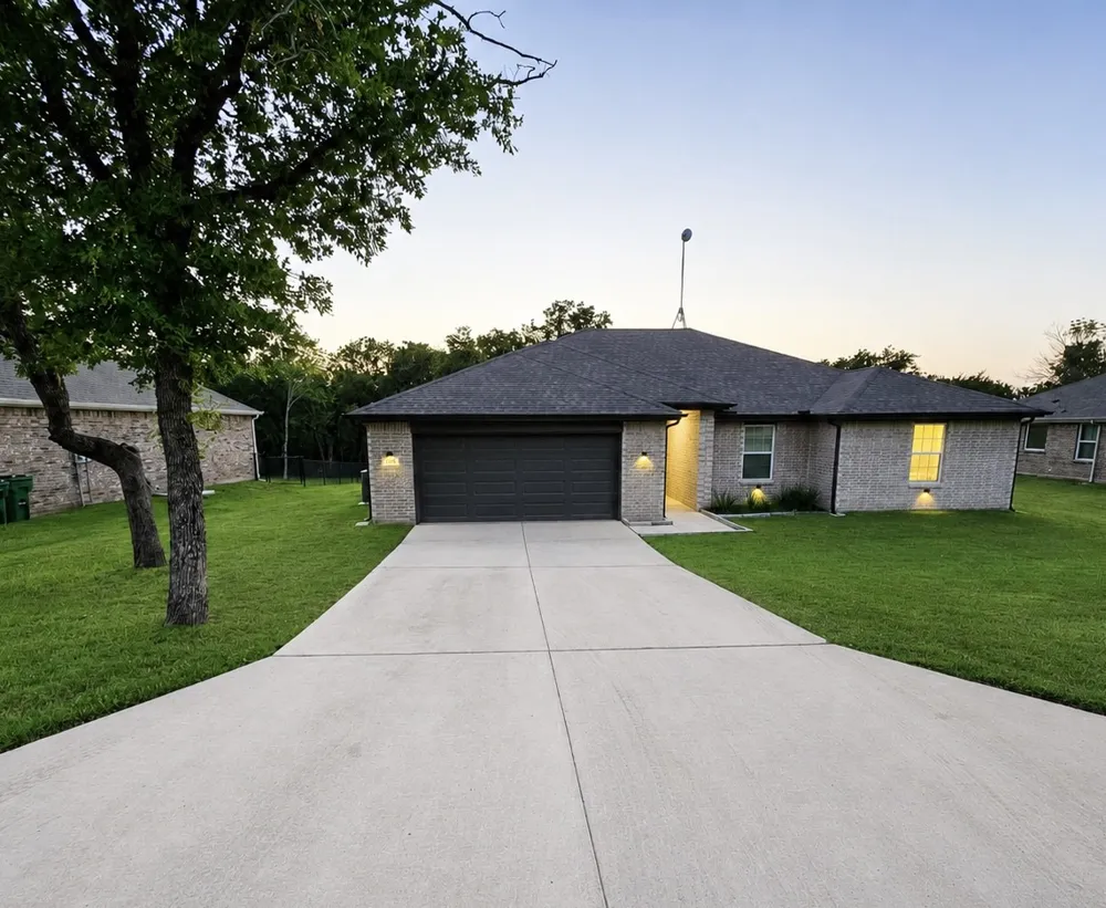 105 Jim Walters Drive Runaway Bay, TX 76426