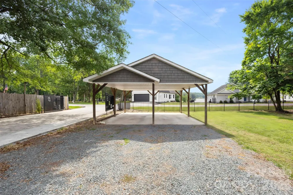 5555 Riverfront Road Lake Wylie, SC 29710
