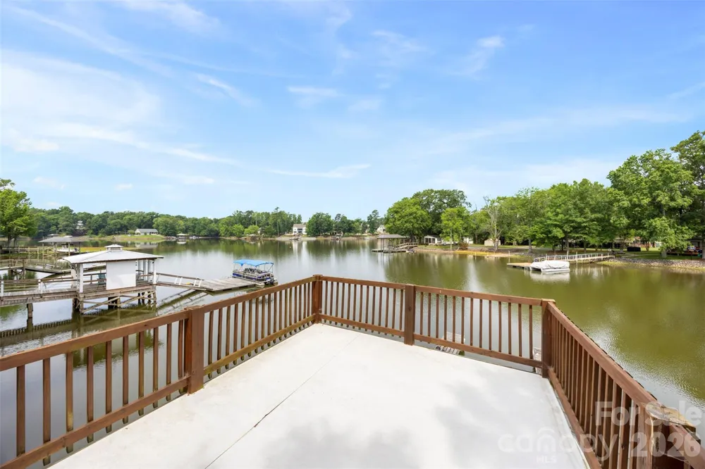 5555 Riverfront Road Lake Wylie, SC 29710
