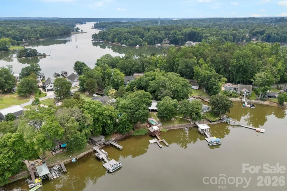5555 Riverfront Road Lake Wylie, SC 29710