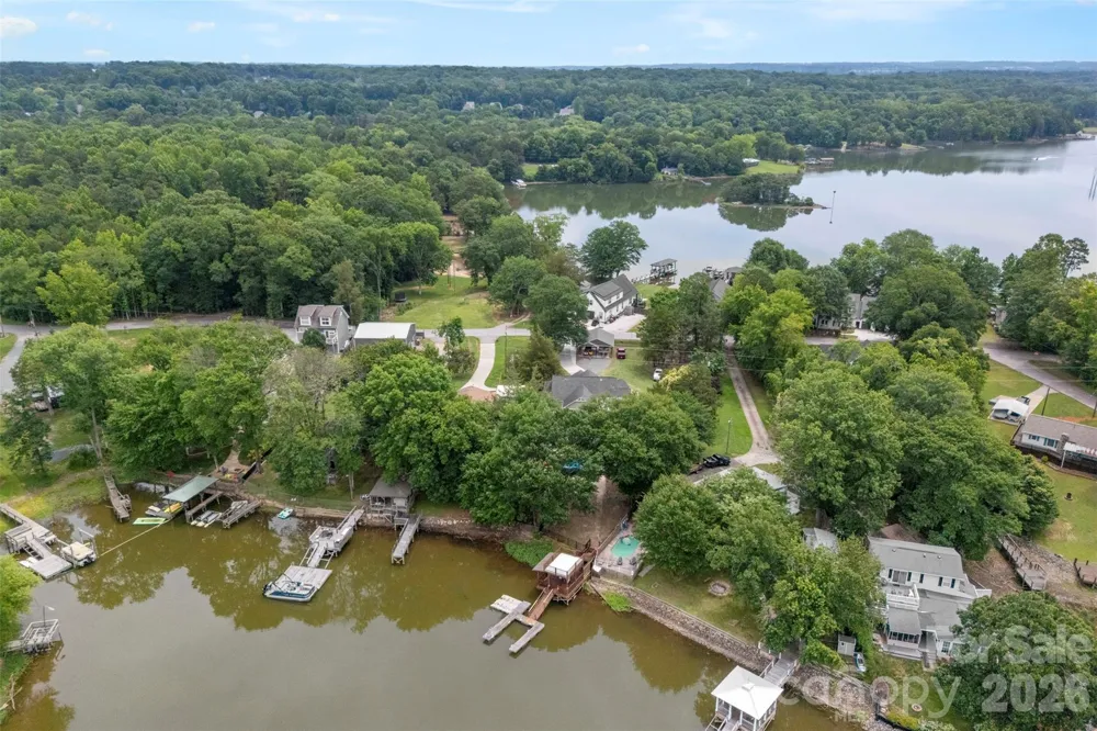 5555 Riverfront Road Lake Wylie, SC 29710