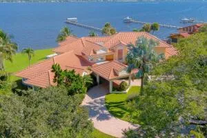 901 SE Riverside Drive