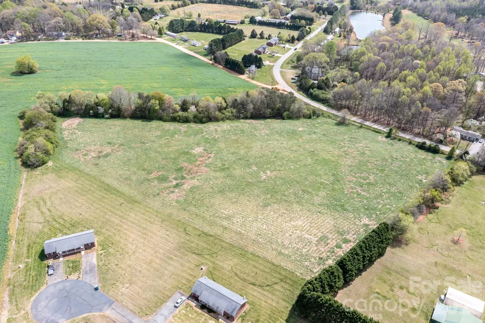 1727 Boggs Road Claremont, NC 28610