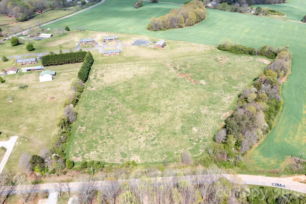1727 Boggs Road Claremont, NC 28610