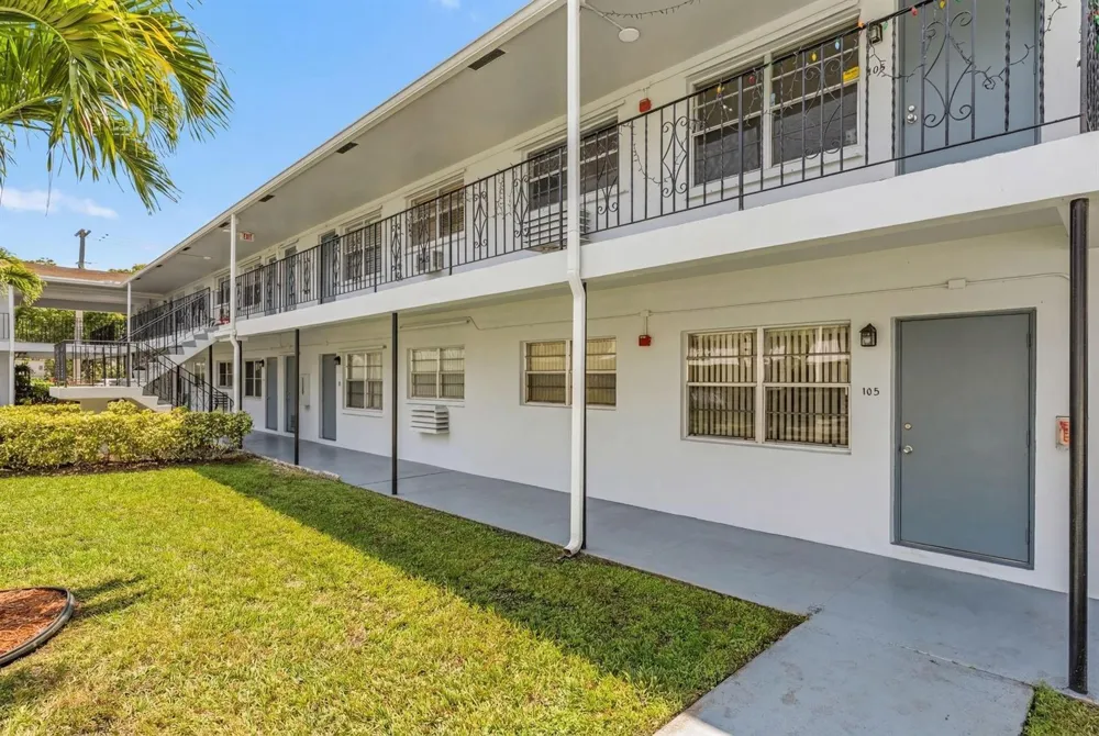 7401 Pines Boulevard #201 Pembroke Pines, FL 33024