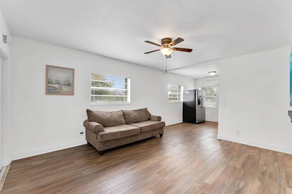 7401 Pines Boulevard #201 Pembroke Pines, FL 33024