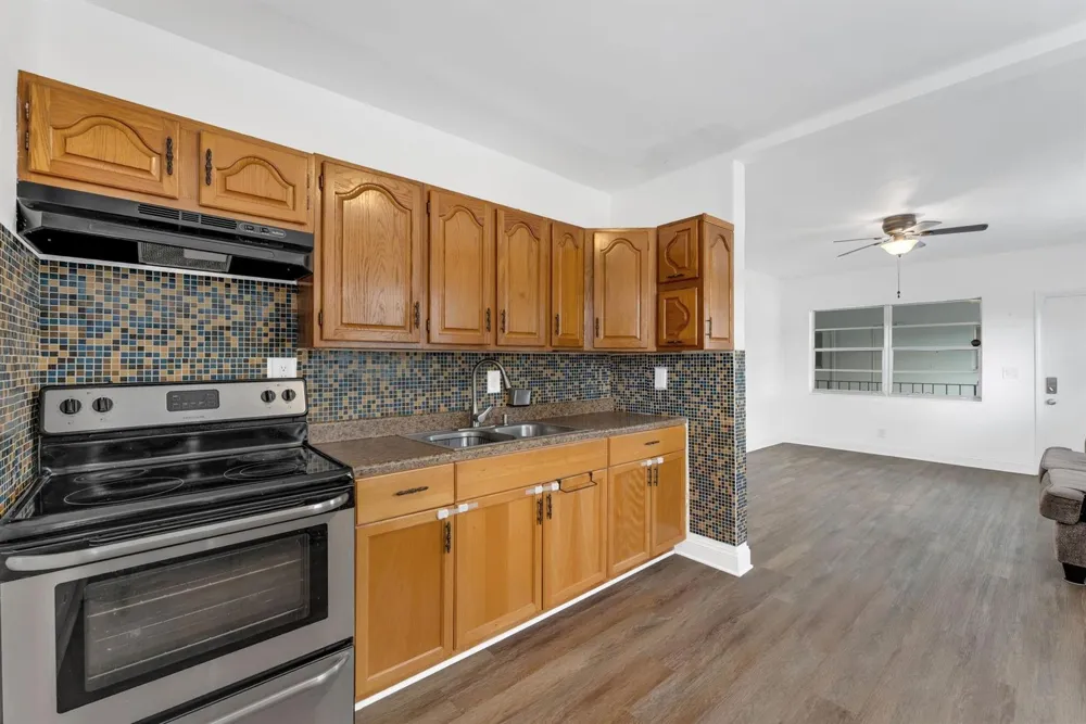 7401 Pines Boulevard #201 Pembroke Pines, FL 33024