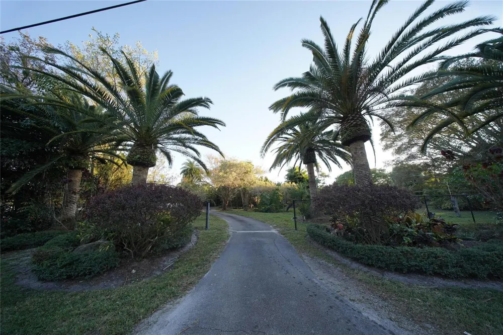 4000 NW 74th Street Coconut Creek, FL 33073