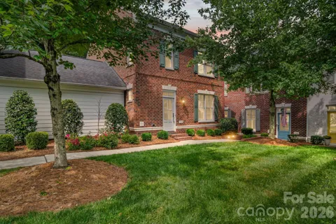 718 Kingsley Way