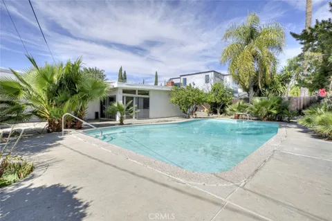 10412 Reseda