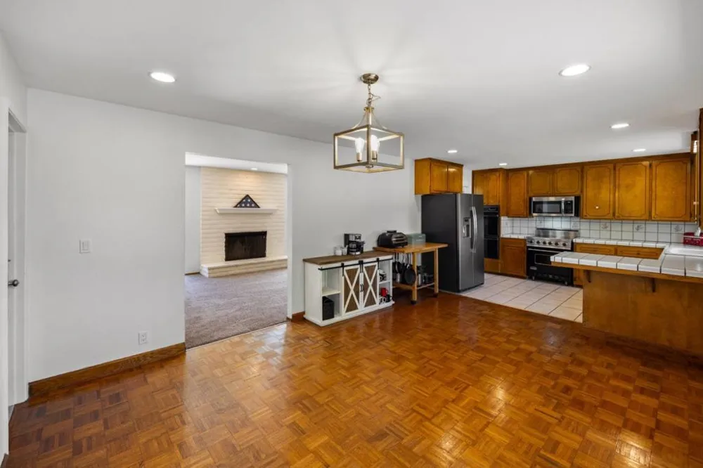 20091 Portola Drive Salinas, CA 93908