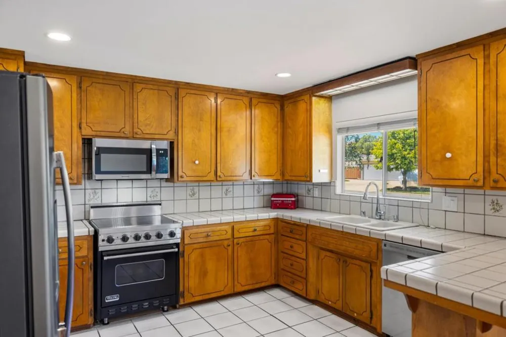 20091 Portola Drive Salinas, CA 93908