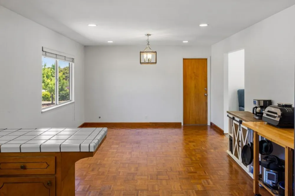 20091 Portola Drive Salinas, CA 93908