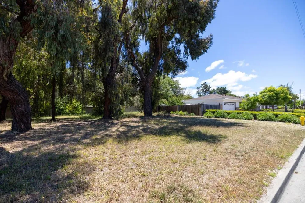 20091 Portola Drive Salinas, CA 93908