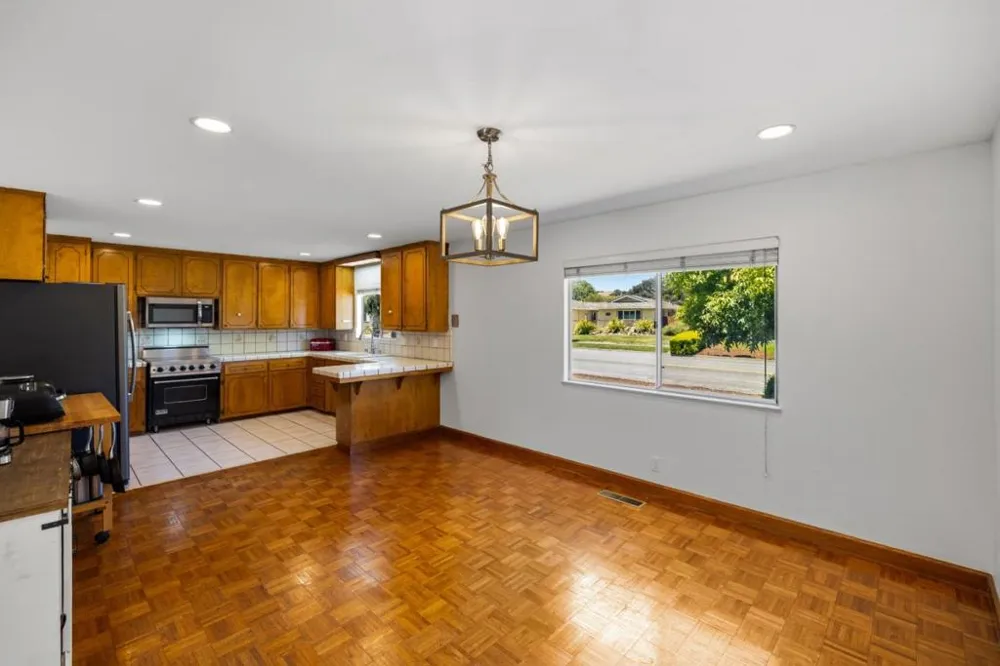 20091 Portola Drive Salinas, CA 93908