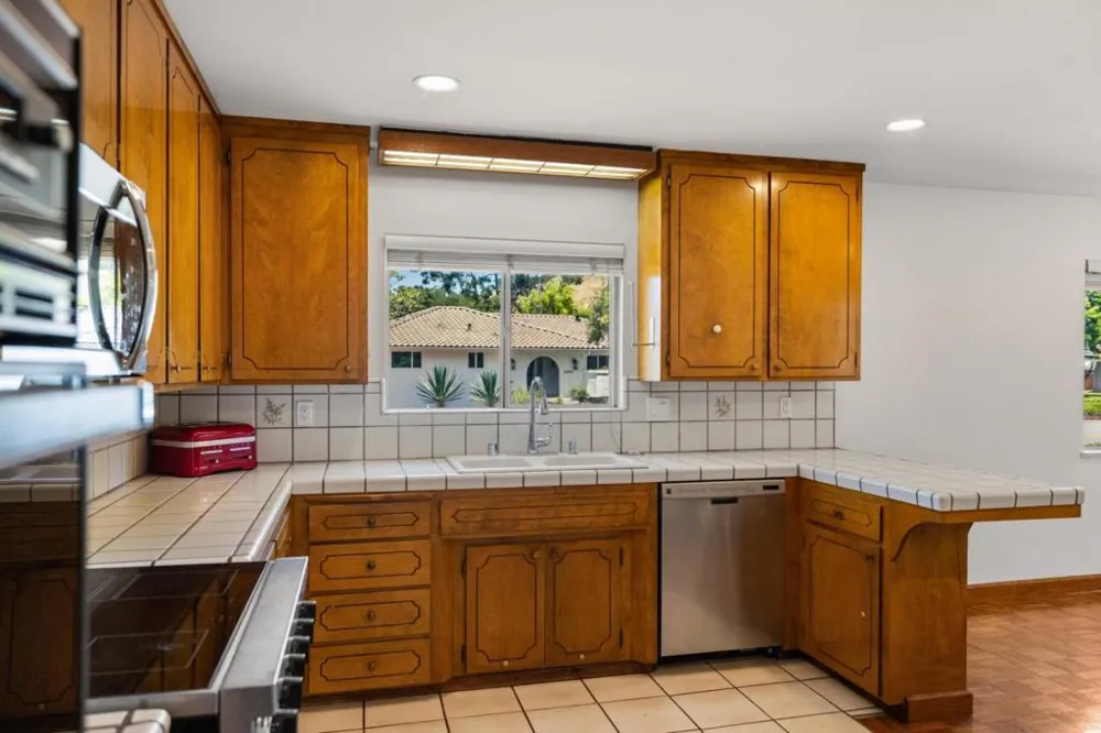 20091 Portola Drive Salinas, CA 93908