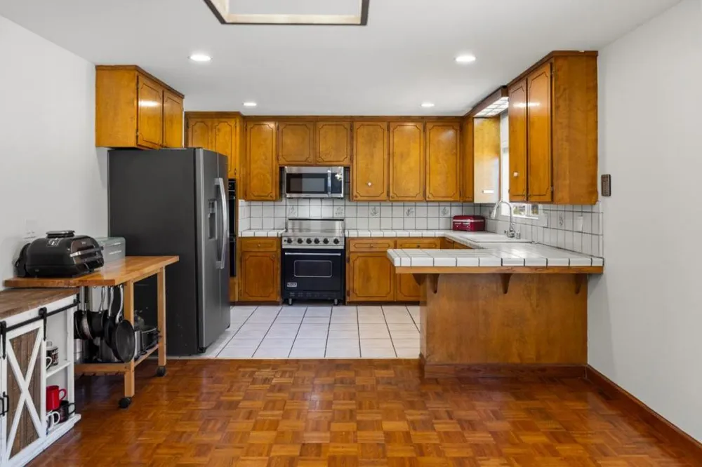 20091 Portola Drive Salinas, CA 93908