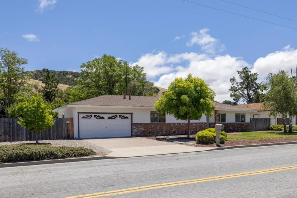 20091 Portola Drive Salinas, CA 93908
