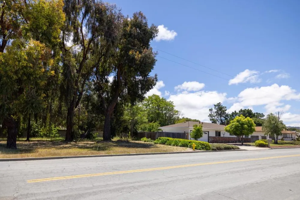 20091 Portola Drive Salinas, CA 93908