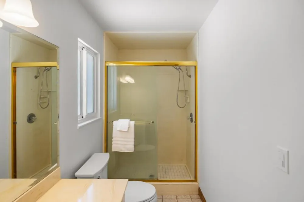 20091 Portola Drive Salinas, CA 93908